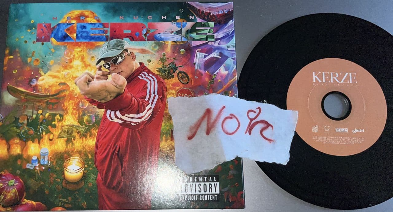 Herr_Kuchen-Kerze-DE-2026-NOiR
