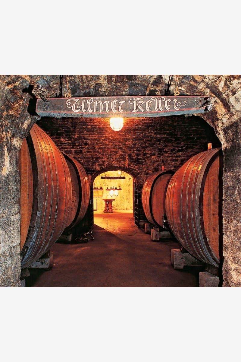 Oz.Clarke.The.History.of.Wine.in.100.Bottles.From.Bacchus.to.Bordeaux.and.Beyond.2015.RETAiL.EPUB.eBook-NODE